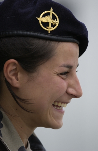  portrait d'une femme militaire                                