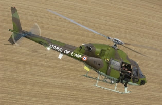  Hélicoptère de l’armée de l’air avec des commandos à son bord                                