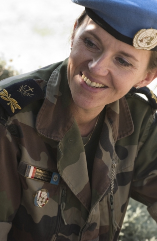  Portrait d'une femme militaire                            